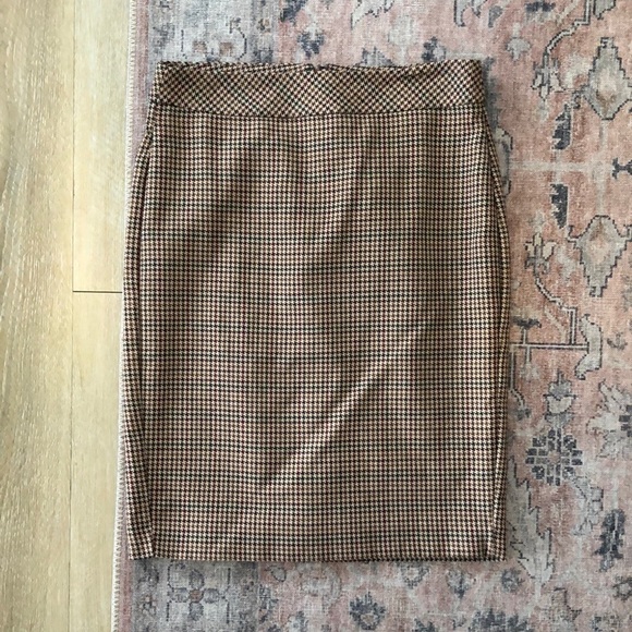Banana Republic Dresses & Skirts - Banana Republic Plaid Pencil Skirt